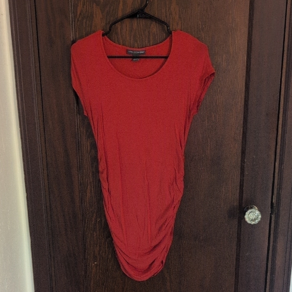 A Pea In The Pod Orange Red Short Sleeve Longer Length Maternity Shirt Size M